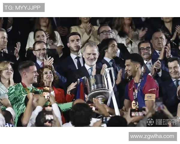 西班牙人队内风波:主教练与球员现场争吵引发球迷强烈反响